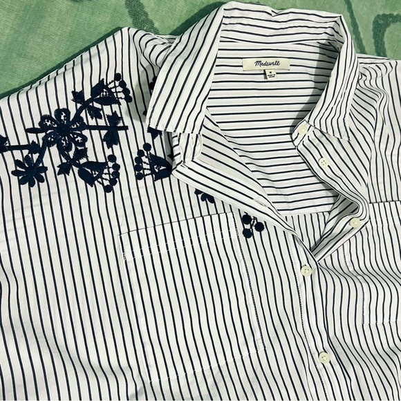 Madewell Boxy Button-Down - Picture 3 of 5